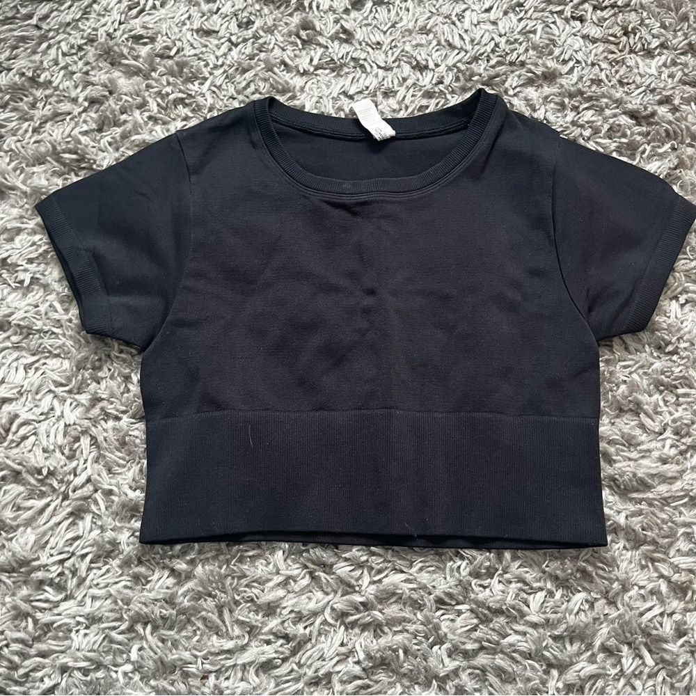 Offline by aerie black seamless cropped tee shirt size small
